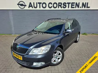 Škoda Octavia Combi 1.6TDI Trekhaak Navi Climate Control Cruise Control Pdc Elegance Lmv 16" Licht-R