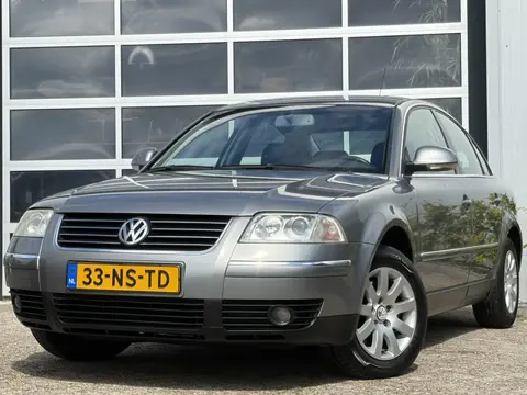 Volkswagen Passat 1.6 Arctic 102pk | Nieuwe motor 110.000km | Cruise control | Electronic climate co