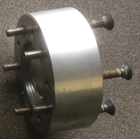 Harley Shovelhead / EVO voorwielspacer met uitsparing voor km teller met kabel