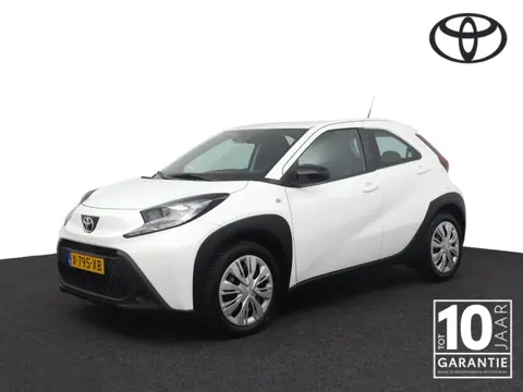 Toyota Aygo X 1.0 VVT-i S-CVT Play | Automaat | LAGE KM-STAND | Parkeer camera  | Apple Carplay & An