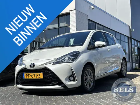 Toyota Yaris 1.5 VVT-i Executive UNIEK!12000KM/CAMERA/LEDER/NAVI