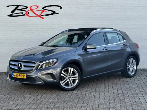 Mercedes-Benz GLA-klasse 200 Edition Trekhaak All-Season Banden Panorama dak Automaat Cruise Clima L