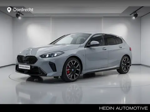 BMW 1-serie 120 M-Sport Pro | 19" | Camera | Stoelverwarming | Privacy Glass