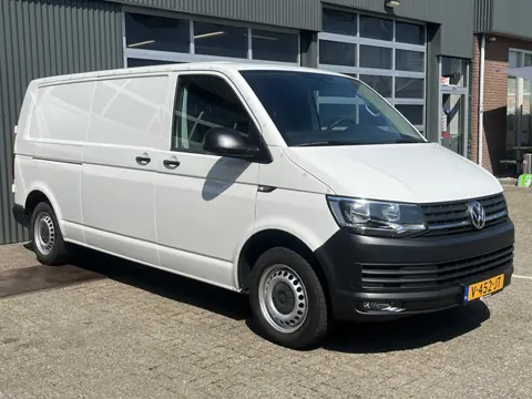 Volkswagen Transporter 2.0 TDI L2H1 102pk Omvormer kastinrichting Airco Cruise control Trekhaak 2200