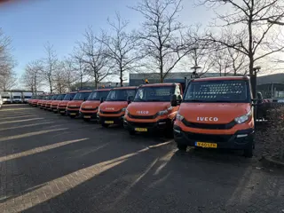 Iveco Daily 35C14 2.3 375 Laadklep 500kg Trekhaak 3500kg trekgewicht Airco 2-Persoons Open laadbak P