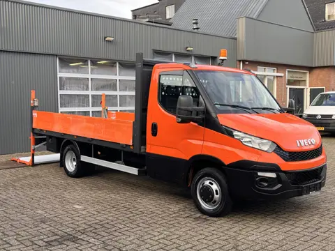 Iveco Daily 35C15 2.3 375 Trekhaak 3500kg Laadklep 500kg Navigatie Open laadbak Pick-up Euro 6 Bpm v