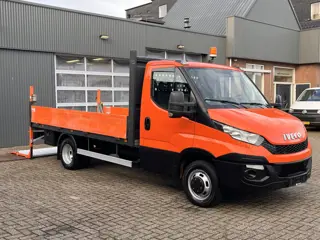 Iveco Daily 35C15 2.3 375 Trekhaak 3500kg Laadklep 500kg Navigatie Open laadbak Pick-up Euro 6 Bpm v