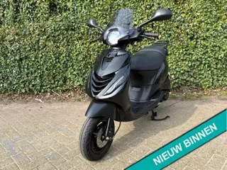 Piaggio Zip 45km RUNNER E5 Glans-Mat zwart BETAAL met in3