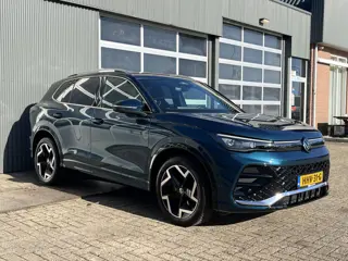 Volkswagen Tiguan 2.0 TDI R-Line Stoelverwarming Massage Apple carplay Virtueel display Achterruitri