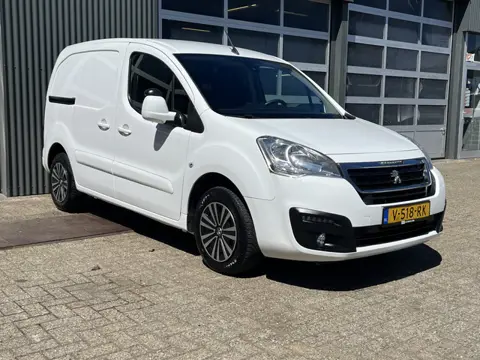 Peugeot Partner 120 1.6 BlueHDi Airco Cruise controle Trekhaak 1250kg trekgewicht 3-Peroons Parkeerh