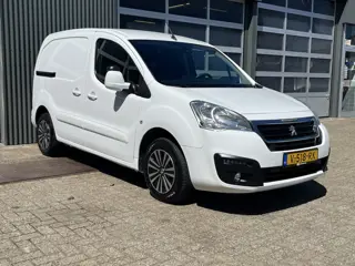 Peugeot Partner 120 1.6 BlueHDi Airco Cruise controle Trekhaak 1250kg trekgewicht 3-Peroons Parkeerh
