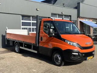 Iveco Daily 35C14 2.3 375 Laadklep 500kg Trekhaak 3500kg trekgewicht Airco 2-Persoons Open laadbak P