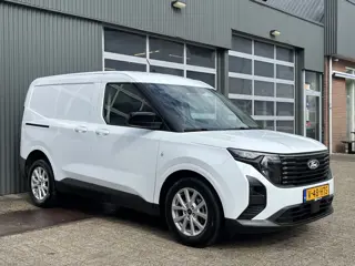 Ford Transit Courier 1.0 EcoBoost Limited Benzine Automaat Airco Cruise controle Trekhaak 1000kg 2-P
