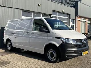 Volkswagen Transporter 2.0 TDI L2H1 Sortimo Kastinrichting Trekhaak 2200kg trekgewicht Airco Cruise 