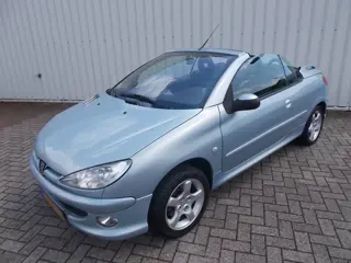 Peugeot 206 CC 1.6-16V ( GEEN APK / ZO MEE! ) (bj 2005)