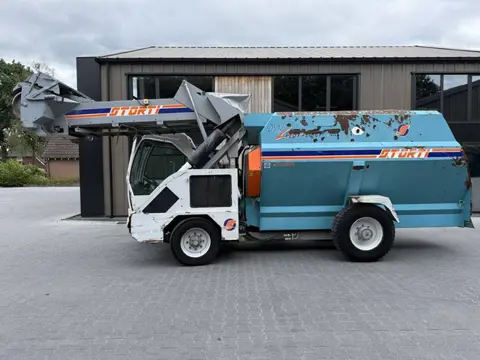 Storti Labrador 120 (bj 2006)