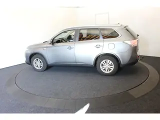 Foto 19 van Mitsubishi Outlander 2.0 PHEV APK t/m 09-2027 Trekhaak Camera Navi Business Edition X-Line