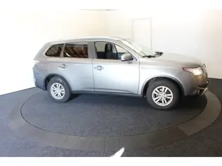 Foto 17 van Mitsubishi Outlander 2.0 PHEV APK t/m 09-2027 Trekhaak Camera Navi Business Edition X-Line