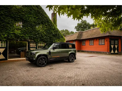 Land Rover Defender 110 2.0 P300e 110 X-Dynamic HSE Woolstone Green