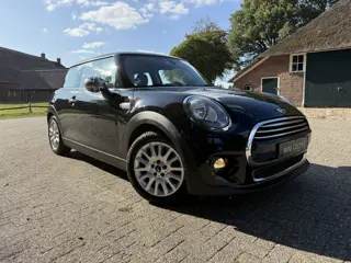 MINI 3-deurs 1.5 Cooper Pepper. Half leer,Climate/cruise! Top onderhouden auto !!
