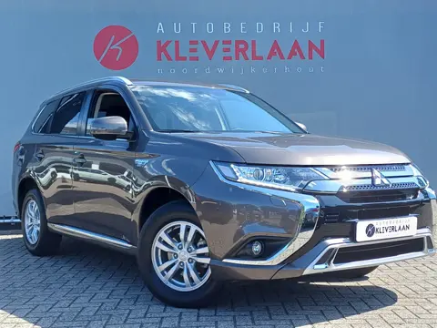 Mitsubishi Outlander 2.4 PHEV Pure | TREKHAAK AFNEEMBAAR | CAMERA | PDC |  Wij bieden financiering m