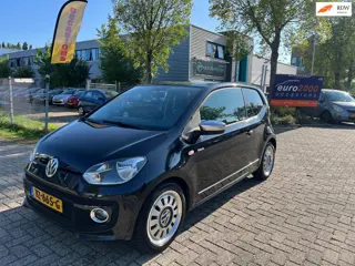 Volkswagen Up! 1.0 high up! - AIRCO - NAVIGATIE - NIEUWE APK !