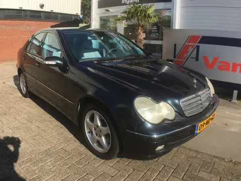 Mercedes-Benz C-Klasse 240 Avantgarde NL auto, afneembare trekhaak, volledige historie, nwe apk bij 