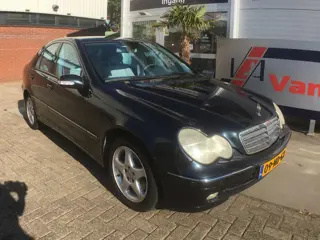Mercedes-Benz C-Klasse 240 Elegance NL auto, afneembare trekhaak, volledige historie, nwe apk bij le