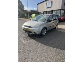 Ford Fiesta 1.3 Futura 5 Deurs,Airco. Goed rijdende en volledig onderhouden Fiesta met een nieuwe Ap