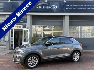 Volkswagen T-Roc 1.5 TSI Sport Business R Automaat,navi,Trekhaak,Stoelverwarming,18Inch Bj 2019 Hoge