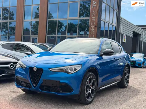 Alfa Romeo Stelvio 2.0 T AWD Veloce - SCHUIFDAK - MISANO BLAUW - HARMAN KARDON - 20'' - LEER - SPORT