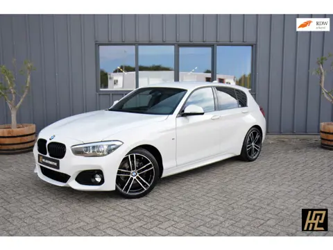 BMW 1-serie 118i Edition M Sport Shadow Executive * 18" Breedset * Navi * Stoelverwarming * PDC * To