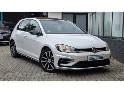 Volkswagen Golf 1.0 TSI Highline R-Line 115pk Navi, Camera, PDC, Panoramadak, Led, ACC