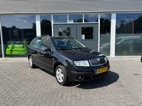 Skoda Fabia Combi 1.4-16V Elegance/Airco/Lichtmetaal/Dakrails/Cruise control!!!