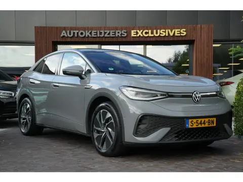 Volkswagen ID.5 Pro 77 kWh Warmtepomp Emergency braking DAB Stuurwiel verwarmd Sfeerverlichting Verk