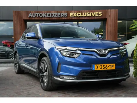 VinFast VF8 Plus 87.7 kWh Apple carplay Cruise control adaptief DAB Mistlampen voor Bots waarschuwin