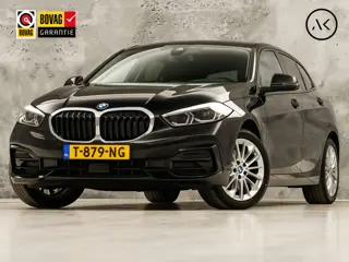 BMW 1 Serie 118i Sport Automaat (APPLE CARPLAY, DEALER ONDERHOUDEN, GROOT NAVI, CAMERA, STUUR/STOELV