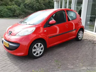 Peugeot 107 1.0-12V XS 5 deurs! Nette auto! Kan direct mee!