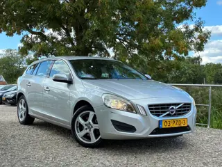 Volvo V60 1.6 T4 Momentum | Automaat + Navi + Clima Nu € 1.975,-!!!