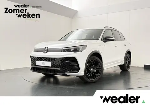 Volkswagen Tiguan 1.5 eHybrid R-Line Edition | 272 PK | SoH 100% | Trekhaak wegklapbaar | Adaptive C
