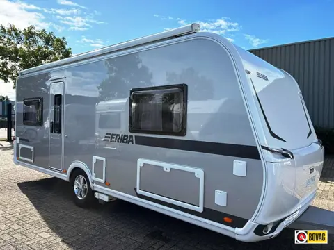 Eriba Nova 535 met mover en luifel