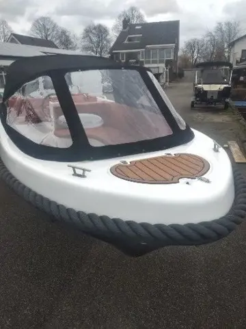 Nieuwe 5m sloepen bij Zeilstrawatersport¹.