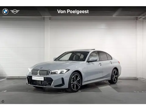BMW 3 Serie Sedan 330e M Sport | Schuifdak | Trekhaak
