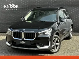 BMW X1 sDrive20i Automaat / Live Cockpit Plus / Navigatiesysteem / Parkeersensoren voor + achter / A