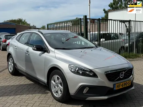 Volvo V40 Cross Country 1.5 T3 Momentum Automaat zeer netjes navigatie parkeer sensor cruis control