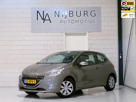 Peugeot 208 1.4 VTi 95PK Envy "Origineel NL!" Trekhaak Parkeersensoren Navigatie Bluetooth Cruise Cl