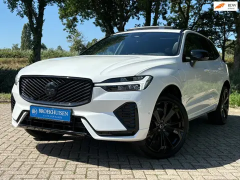 Volvo XC60 2.0 T8 Plug-in hybrid AWD NW MODEL Ultra Black Edition 455pk Luchtvering / Trekhaak / Hea