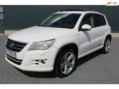 Volkswagen Tiguan 2.0 TSI R-Line 4Motion SCHUIFDAK TREKHAAK NAVIGATIE