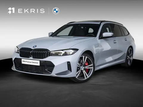 BMW 3 Serie 320e Touring | M Sportpakket Pro | Achteruitrijcamera | Panoramadak | Harman Kardon | 19
