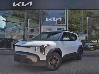 Kia EV2 Air 61 kWh | DIRECT LEVERBAAR !! | ECC-Airco | Camera | Stoel/Stuur verwarming | Navigatie |